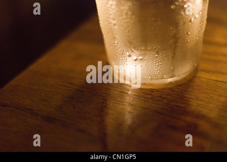 La condensation sur le verre d'eau Banque D'Images