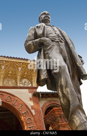 Henry Flagler statue en face de Flagler College, monument historique construit en 1887, Saint Augustine, Floride, USA Banque D'Images