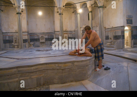 Hamam Cağaloğlu à Sultanahmet, Istanbul a été construit par le Sultan Mahmud I en 1741 pour fournir des revenus pour la mosquée Sainte Sophie. Banque D'Images