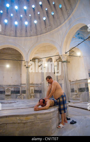 Hamam Cağaloğlu à Sultanahmet, Istanbul a été construit par le Sultan Mahmud I en 1741 pour fournir des revenus pour la mosquée Sainte Sophie. Banque D'Images