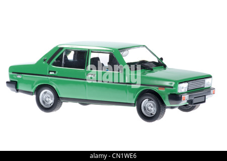 Fiat 131p sur fond blanc. Banque D'Images