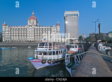 Bateaux de passagers Taj Mahal Palace Hotel Mumbai Bombay Inde Colaba Banque D'Images