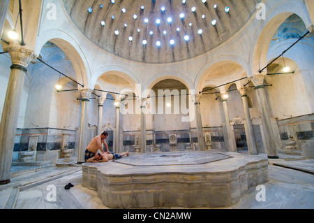 Hamam Cağaloğlu à Sultanahmet, Istanbul a été construit par le Sultan Mahmud I en 1741 pour fournir des revenus pour la mosquée Sainte Sophie. Banque D'Images