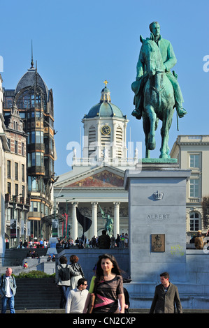 Statue équestre du roi Albert I à la Kunstberg / Mont des Arts et musée de la vieille Angleterre au Coudenberg à Bruxelles, Belgique Banque D'Images