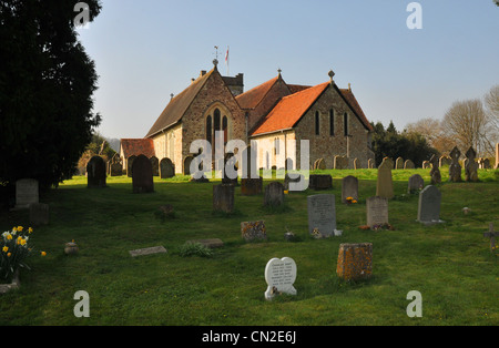 ST. NICHOLAS CHURCH CHAWTON , HAMPSHIRE Banque D'Images