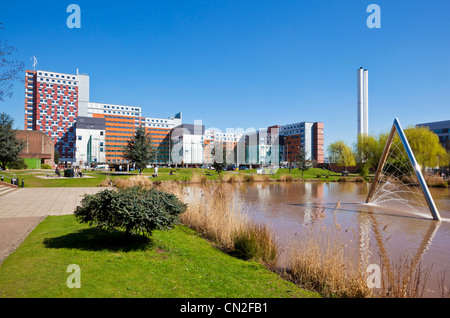 Campus de l'université Aston et le lac Birmingham West Midlands England UK GB EU Europe Banque D'Images