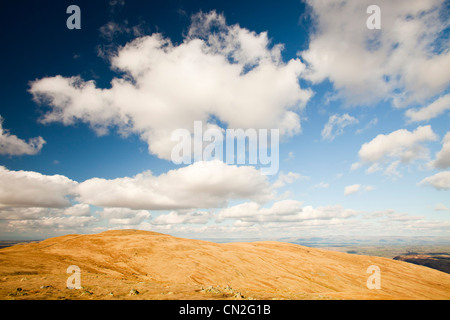 En regardant vers Loadpot Hill et l'Eden Valley dans le Lake District, Cumbria, Royaume-Uni. Banque D'Images