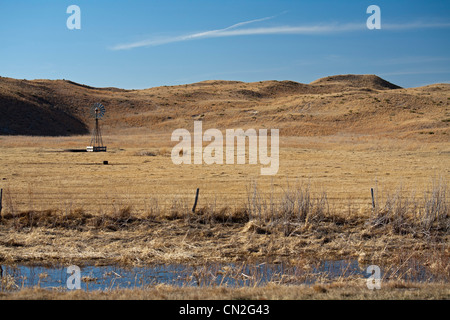 Une éolienne dans le Nebraska Sand Hills Banque D'Images