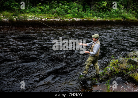 La pêche à la mouche dans la rivière Margaree, île du Cap-Breton, Nouvelle-Écosse Banque D'Images