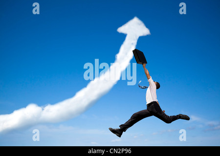 Homme d'affaires de saut avec de plus en plus nuage graphique Banque D'Images