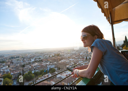 Femme en vacances, Granada, Espagne Banque D'Images