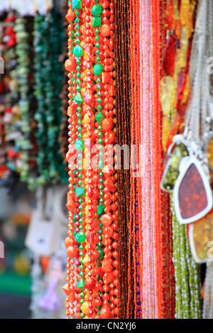 Belle couleur rouge collier pierre précieuse - personne ne l'arrière-plan Banque D'Images