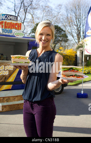 Jo Whiley favorise sandwhiches à Londres Banque D'Images