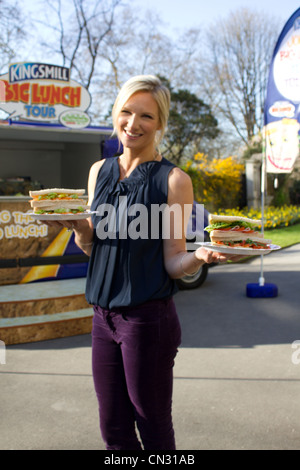 Jo Whiley favorise sandwhiches à Londres Banque D'Images