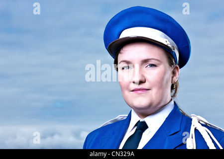 Portrait de jeune femme portant uniforme fanfare Banque D'Images