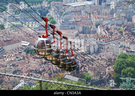 Cable cars sur la ville de Grenoble. Banque D'Images