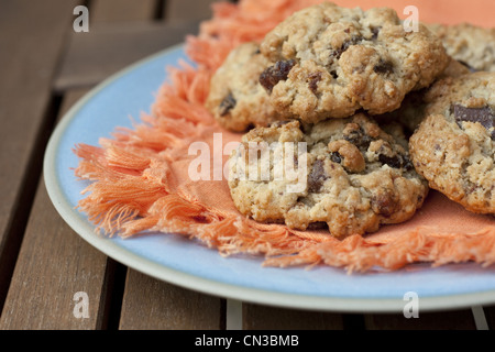 Date d'avoine et les cookies sur une plaque. Banque D'Images