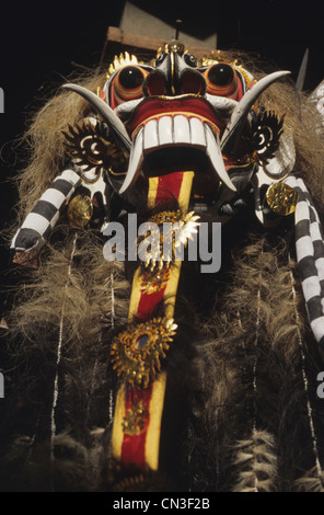 Masque de démon balinais traditionnel en vente dans un magasin situé à Ubud,Bali,l'Indonésie Banque D'Images