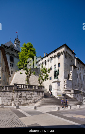 France, Savoie, Chambéry, Château des ducs de Savoie (les ducs de Savoie's Castle) vue depuis la Place du Château Banque D'Images