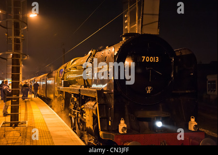 'Auld Reekie' spécial vapeur remorqué par la locomotive de la classe Britannia 'Cromwell' Banque D'Images