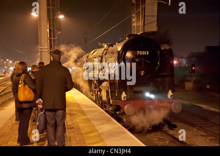 'Auld Reekie' spécial vapeur remorqué par la locomotive de la classe Britannia 'Cromwell' Banque D'Images