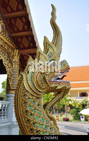 Démon Dragon extérieur Wihan Luang, Wat Phra Singh, Chiang Mai, la province de Chiang Mai, Thaïlande Banque D'Images
