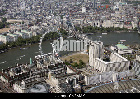 Vue aérienne de l'ancienne salle County, London Eye, Millennium Wheel, Jubilee Gardens, Londres Banque D'Images