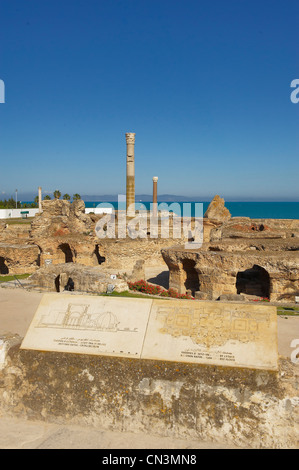 La Tunisie, site archéologique de Carthage classé au Patrimoine Mondial de l'UNESCO, l'Antonin thermae, deux colonnes de Pentecôte Banque D'Images