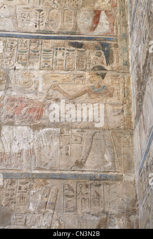 Reliefs sur les murs du temple de Louxor, Louxor. L'Égypte Banque D'Images