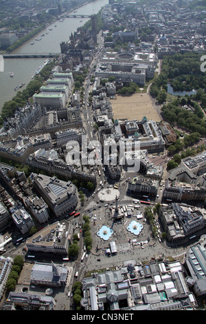 Vue aérienne de Trafalgar Square à Whitehall vers le sud vers les chambres du Parlement Banque D'Images