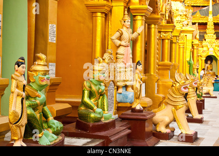 Myanmar (Birmanie), division de Yangon, Yangon, Shwedagon statues Banque D'Images