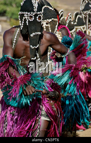 Danseurs masqués dans le comté de Dogon, au Mali. Banque D'Images