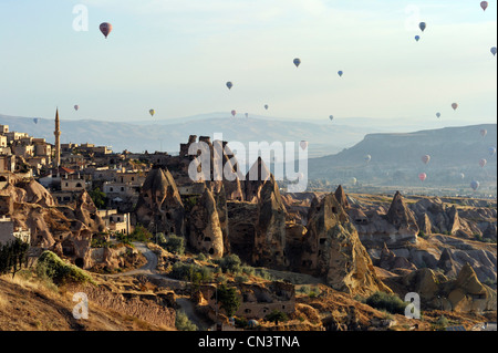 La Turquie, l'Anatolie centrale, la Cappadoce classé au Patrimoine Mondial de l'UNESCO, Uchisar, collines de tuf et habitations troglodytes, vallée des pigeons Banque D'Images