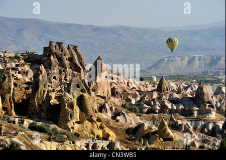 La Turquie, l'Anatolie centrale, la Cappadoce classé au Patrimoine Mondial de l'UNESCO, Uchisar, collines de tuf et habitations troglodytes, vallée des pigeons Banque D'Images