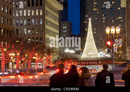 Canada, Québec, Montréal, les décorations et les lumières de Noël, avenue McGill College, à l'arrière-plan place Ville-Marie, Banque D'Images