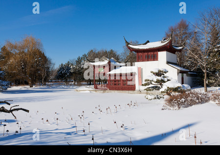 Canada, Québec, Montréal, le jardin botanique dans la neige, le jardin chinois et pagoda Banque D'Images