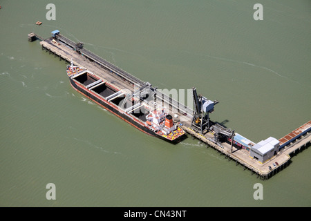 Vue aérienne de Kingsnorth jetty, rivière Medway, Kent Banque D'Images