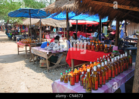 Marché touristique, Don Sae, Pak Tha Région, Bokèo Province, Laos Banque D'Images