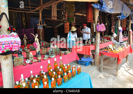 Marché touristique, Don Sae, Pak Tha Région, Bokèo Province, Laos Banque D'Images