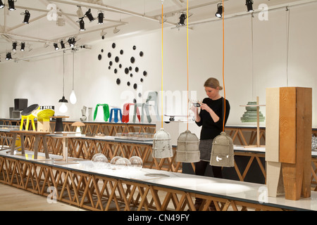 Royaume-uni, Londres, Chelsea, Saatchi Gallery, Projectory boutique design temporaire conçu par Phillips de Pury et Company Banque D'Images