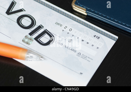Chèque annulé et un stylo Banque D'Images