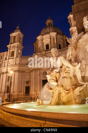 Rome - Piazza Navona en matin et Fontana dei Fiumi de Bernini et obélisque Egypts et église Santa Agnese in Agone Banque D'Images