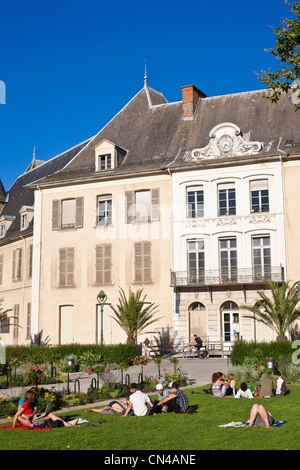 France, Isère, Grenoble, ville jardin en face de l'ancienne maison de Lesdiguières construit entre 1595 et 1602 et maintenant Banque D'Images