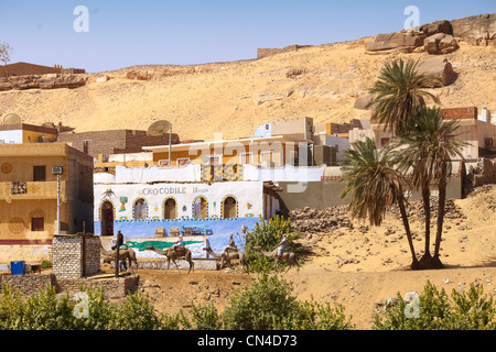 Égypte - paysage près d'Assouan, Nubian Village nubien maisons Banque D'Images