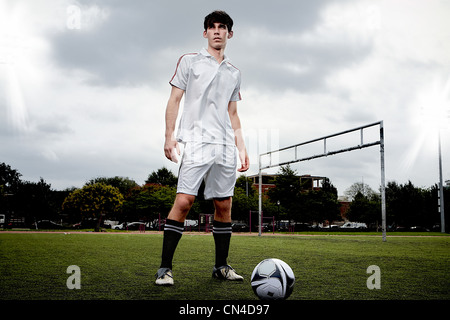 Joueur de soccer pitch sur permanent Banque D'Images