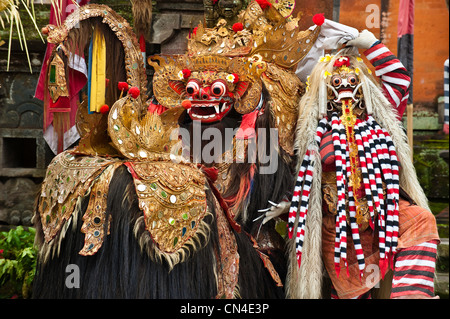 L'Indonésie, l'île de Bali, Batubulan village, danse Barong, le barong, roi de l'esprit, mi-lion mi-serpent et wizard Banque D'Images