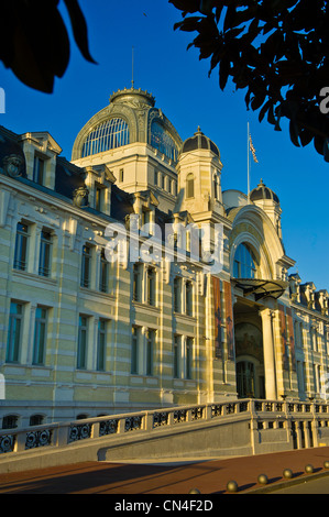 France, Haute Savoie, Le Chablais, Evian les Bains, le Palais Lumière (vue aérienne) Banque D'Images