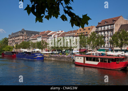 La France, Bas Rhin, Strasbourg, quartier allemand, barge sur quai des pêcheurs Banque D'Images