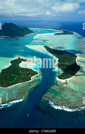 La France, la Polynésie française, l'archipel, sous le vent de l'île Maupiti, passe Onoiau (vue aérienne) Banque D'Images