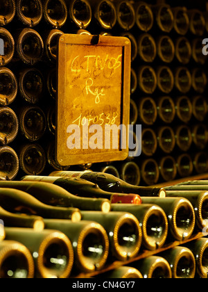 La France, fonction : Margeon clignote le vin, bouteilles de vin rouge Banque D'Images